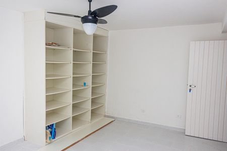 Casa à venda com 250m², 5 quartos e 4 vagas Casa à venda com 250m², 5 quartos e 4 vagasQuarto 5