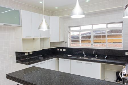 Casa à venda com 250m², 5 quartos e 4 vagas Casa à venda com 250m², 5 quartos e 4 vagasCozinha