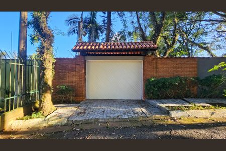 Casa à venda com 250m², 5 quartos e 4 vagas Casa à venda com 250m², 5 quartos e 4 vagasFachada