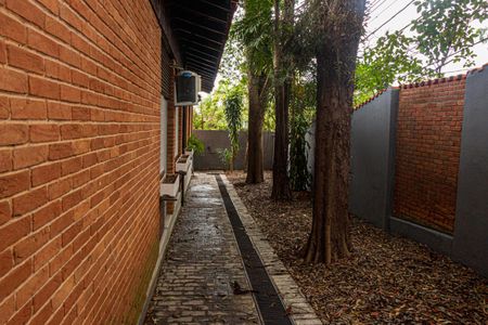 Casa à venda com 250m², 5 quartos e 4 vagas Casa à venda com 250m², 5 quartos e 4 vagasÁrea Comum