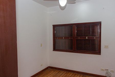 Casa à venda com 250m², 5 quartos e 4 vagas Casa à venda com 250m², 5 quartos e 4 vagasQuarto 2