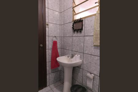 Casa à venda com 360m², 4 quartos e 3 vagas Casa à venda com 360m², 4 quartos e 3 vagasBanheiro de Serviço