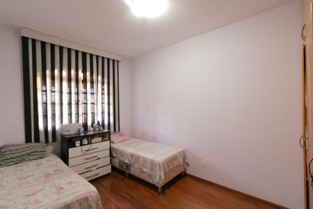 Casa à venda com 360m², 4 quartos e 3 vagas Casa à venda com 360m², 4 quartos e 3 vagasQuarto de Serviço