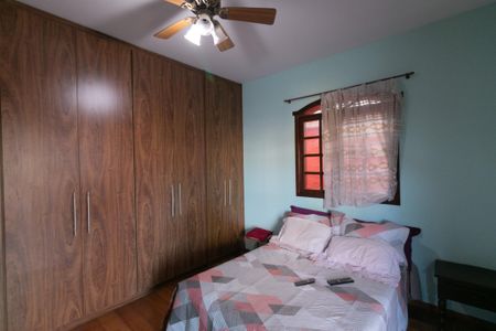 Casa à venda com 360m², 4 quartos e 3 vagas Casa à venda com 360m², 4 quartos e 3 vagasQuarto 2