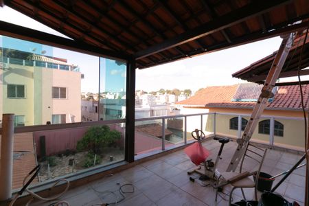 Casa à venda com 360m², 4 quartos e 3 vagas Casa à venda com 360m², 4 quartos e 3 vagasVaranda do Quarto 3