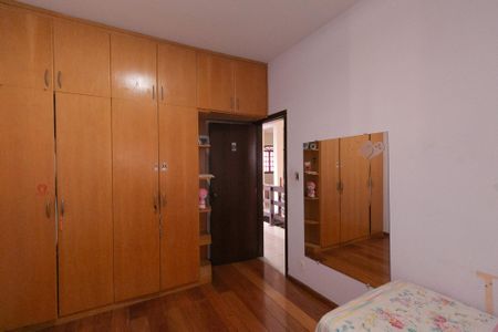 Casa à venda com 360m², 4 quartos e 3 vagas Casa à venda com 360m², 4 quartos e 3 vagasQuarto de Serviço