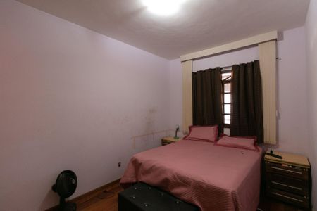 Casa à venda com 360m², 4 quartos e 3 vagas Casa à venda com 360m², 4 quartos e 3 vagasQuarto 4