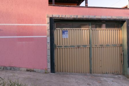 Casa à venda com 360m², 4 quartos e 3 vagas Casa à venda com 360m², 4 quartos e 3 vagasPlaca
