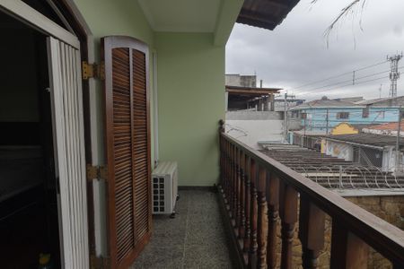 Casa à venda com 204m², 3 quartos e 4 vagas Casa à venda com 204m², 3 quartos e 4 vagasVaranda