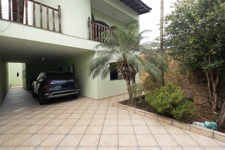 Casa à venda com 204m², 3 quartos e 4 vagas Casa à venda com 204m², 3 quartos e 4 vagasGaragem