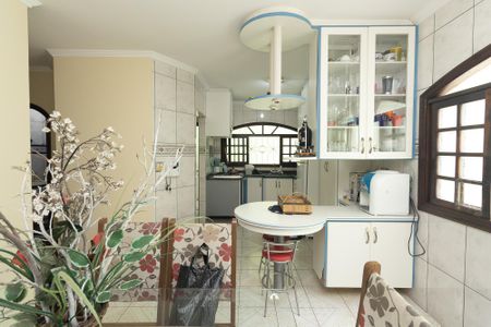 Casa à venda com 204m², 3 quartos e 4 vagas Casa à venda com 204m², 3 quartos e 4 vagasCozinha