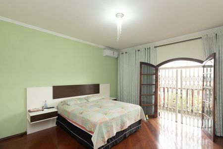 Casa à venda com 204m², 3 quartos e 4 vagas Casa à venda com 204m², 3 quartos e 4 vagasSuíte