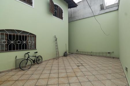 Casa à venda com 204m², 3 quartos e 4 vagas Casa à venda com 204m², 3 quartos e 4 vagasQuintal