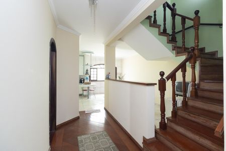 Casa à venda com 204m², 3 quartos e 4 vagas Casa à venda com 204m², 3 quartos e 4 vagasEscada