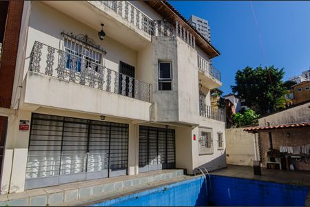 Casa à venda com 600m², 5 quartos e 6 vagas Casa à venda com 600m², 5 quartos e 6 vagasPiscina