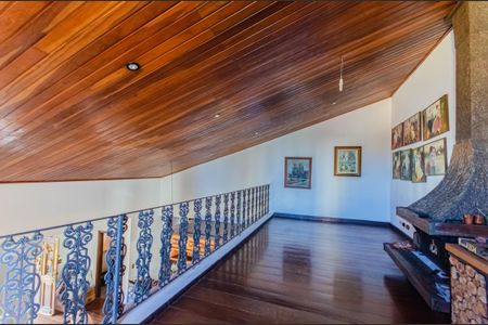 Casa à venda com 600m², 5 quartos e 6 vagas Casa à venda com 600m², 5 quartos e 6 vagasSala - Mezanino