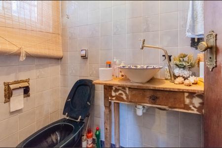 Casa à venda com 600m², 5 quartos e 6 vagas Casa à venda com 600m², 5 quartos e 6 vagasLavabo