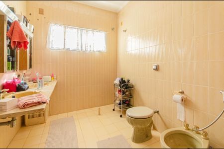 Casa à venda com 600m², 5 quartos e 6 vagas Casa à venda com 600m², 5 quartos e 6 vagasBanheiro Social