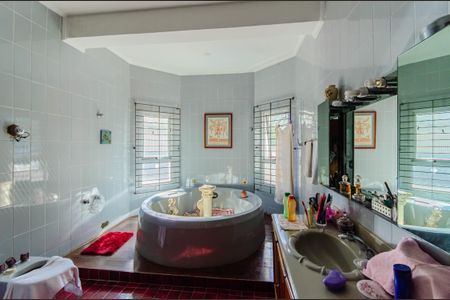 Casa à venda com 600m², 5 quartos e 6 vagas Casa à venda com 600m², 5 quartos e 6 vagasBanheiro da Suíte 1