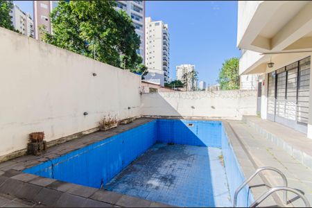 Casa à venda com 600m², 5 quartos e 6 vagas Casa à venda com 600m², 5 quartos e 6 vagasPiscina