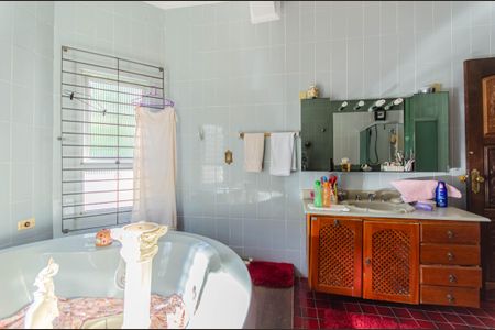 Casa à venda com 600m², 5 quartos e 6 vagas Casa à venda com 600m², 5 quartos e 6 vagasBanheiro da Suíte 1