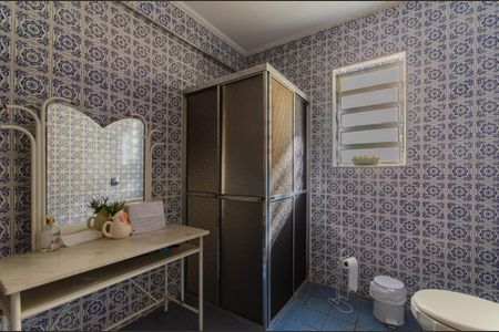 Casa à venda com 600m², 5 quartos e 6 vagas Casa à venda com 600m², 5 quartos e 6 vagasBanheiro 2