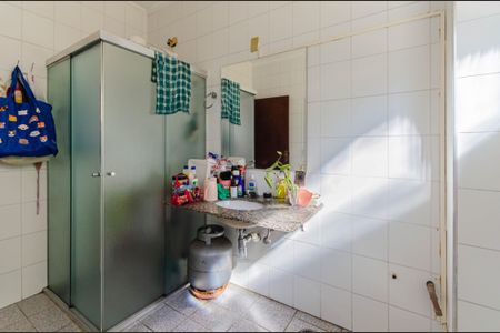 Casa à venda com 600m², 5 quartos e 6 vagas Casa à venda com 600m², 5 quartos e 6 vagasBanheiro da Suíte 2