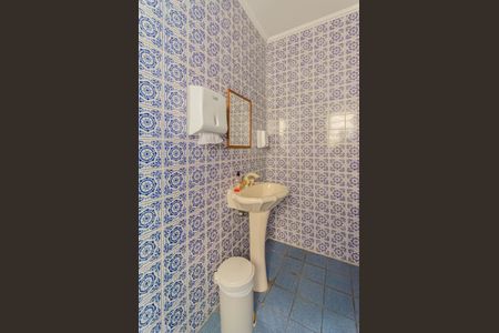 Casa à venda com 600m², 5 quartos e 6 vagas Casa à venda com 600m², 5 quartos e 6 vagasBanheiro 2