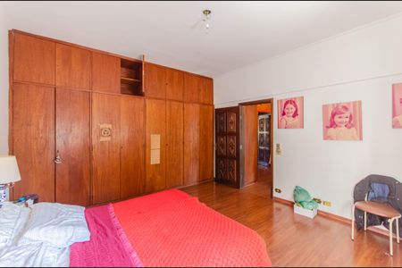 Casa à venda com 600m², 5 quartos e 6 vagas Casa à venda com 600m², 5 quartos e 6 vagasSuíte 1