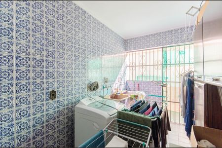 Casa à venda com 600m², 5 quartos e 6 vagas Casa à venda com 600m², 5 quartos e 6 vagasÁrea de Serviço