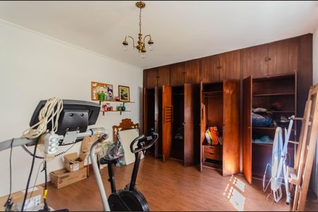 Casa à venda com 600m², 5 quartos e 6 vagas Casa à venda com 600m², 5 quartos e 6 vagasQuarto 3