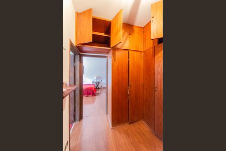 Casa à venda com 600m², 5 quartos e 6 vagas Casa à venda com 600m², 5 quartos e 6 vagasCloset da suíte 1