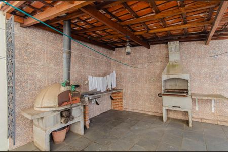 Casa à venda com 600m², 5 quartos e 6 vagas Casa à venda com 600m², 5 quartos e 6 vagasChurrasqueira