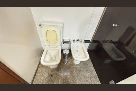 Apartamento à venda com 298m², 3 quartos e 3 vagas Apartamento à venda com 298m², 3 quartos e 3 vagasBanheiro da Suíte 2