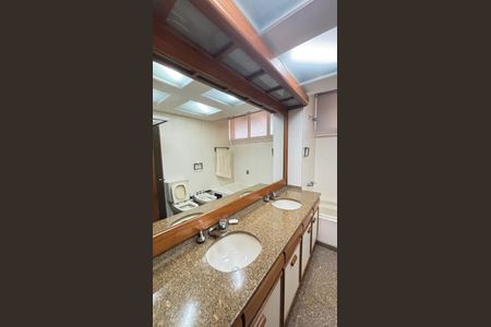 Apartamento à venda com 298m², 3 quartos e 3 vagas Apartamento à venda com 298m², 3 quartos e 3 vagasBanheiro da Suíte 3