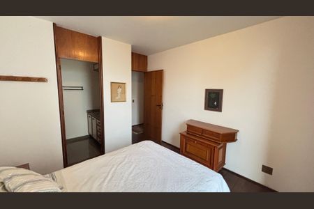 Apartamento à venda com 298m², 3 quartos e 3 vagas Apartamento à venda com 298m², 3 quartos e 3 vagasSuíte 2