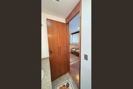 Apartamento à venda com 298m², 3 quartos e 3 vagas Apartamento à venda com 298m², 3 quartos e 3 vagasLavabo