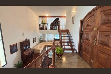 Apartamento à venda com 298m², 3 quartos e 3 vagas Apartamento à venda com 298m², 3 quartos e 3 vagasMezanino