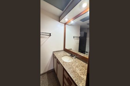 Apartamento à venda com 298m², 3 quartos e 3 vagas Apartamento à venda com 298m², 3 quartos e 3 vagasBanheiro da Suíte 2