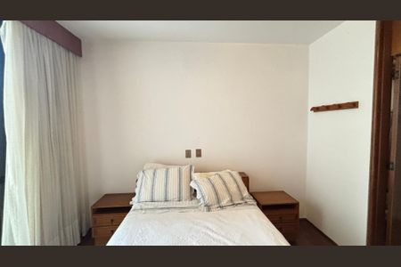 Apartamento à venda com 298m², 3 quartos e 3 vagas Apartamento à venda com 298m², 3 quartos e 3 vagasSuíte 2