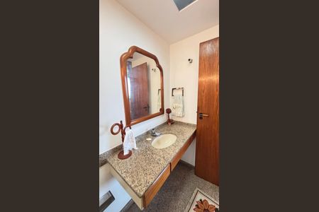 Apartamento à venda com 298m², 3 quartos e 3 vagas Apartamento à venda com 298m², 3 quartos e 3 vagasLavabo