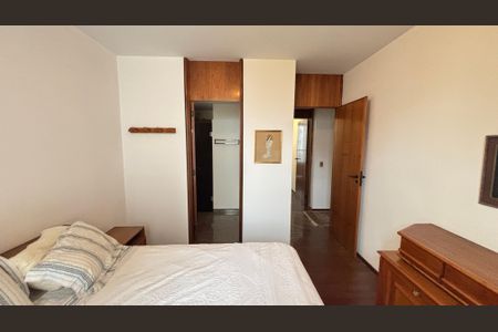 Apartamento à venda com 298m², 3 quartos e 3 vagas Apartamento à venda com 298m², 3 quartos e 3 vagasSuíte 2