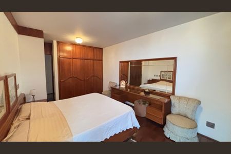 Apartamento à venda com 298m², 3 quartos e 3 vagas Apartamento à venda com 298m², 3 quartos e 3 vagasSuíte 3