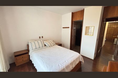 Apartamento à venda com 298m², 3 quartos e 3 vagas Apartamento à venda com 298m², 3 quartos e 3 vagasSuíte 2