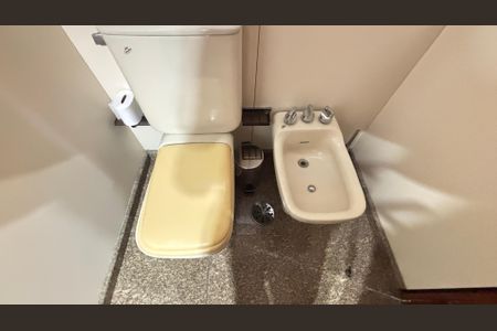 Apartamento à venda com 298m², 3 quartos e 3 vagas Apartamento à venda com 298m², 3 quartos e 3 vagasBanheiro da Suíte 1