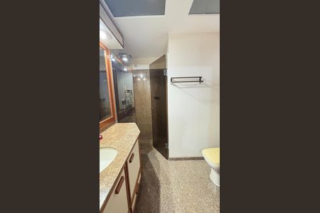 Apartamento à venda com 298m², 3 quartos e 3 vagas Apartamento à venda com 298m², 3 quartos e 3 vagasBanheiro da Suíte 1