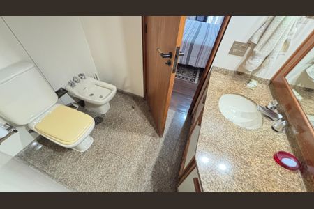 Apartamento à venda com 298m², 3 quartos e 3 vagas Apartamento à venda com 298m², 3 quartos e 3 vagasBanheiro da Suíte 1