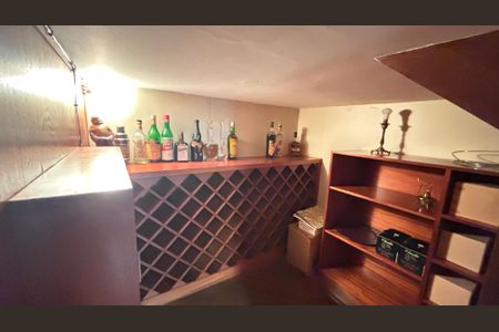 Apartamento à venda com 298m², 3 quartos e 3 vagas Apartamento à venda com 298m², 3 quartos e 3 vagasSala - Adega