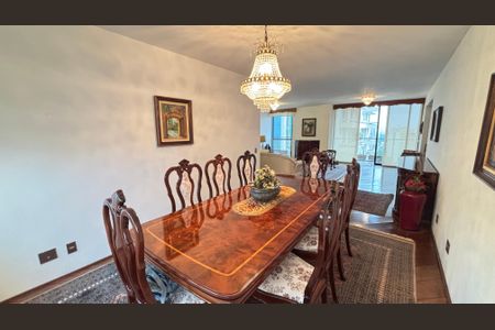 Apartamento à venda com 298m², 3 quartos e 3 vagas Apartamento à venda com 298m², 3 quartos e 3 vagasSala de Jantar