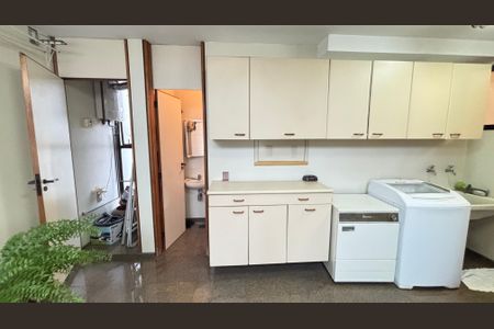 Apartamento à venda com 298m², 3 quartos e 3 vagas Apartamento à venda com 298m², 3 quartos e 3 vagasÁrea de Serviço